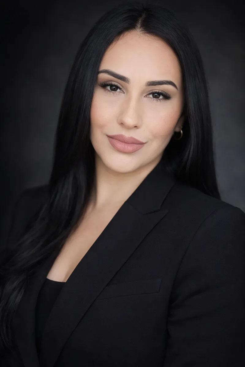 Yhenia Barreras Headshot
